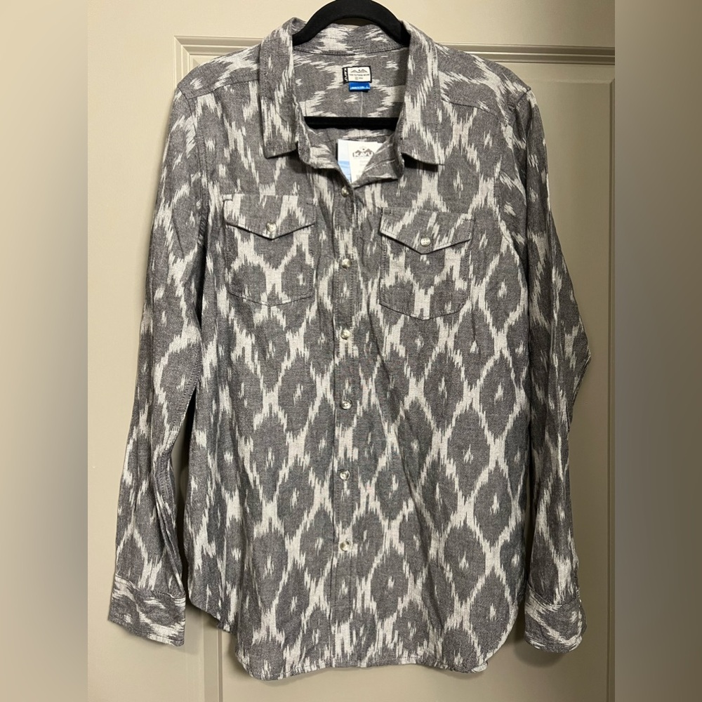 NWT KAVU Women’s Hadley Button Down Shirt in Shadow Ikat - Size Large